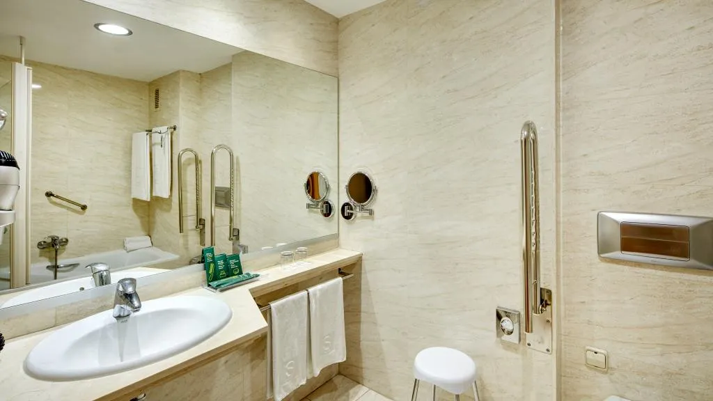 TRIPLE STANDARD Room, Sercotel Porta Barcelona, Barcelona