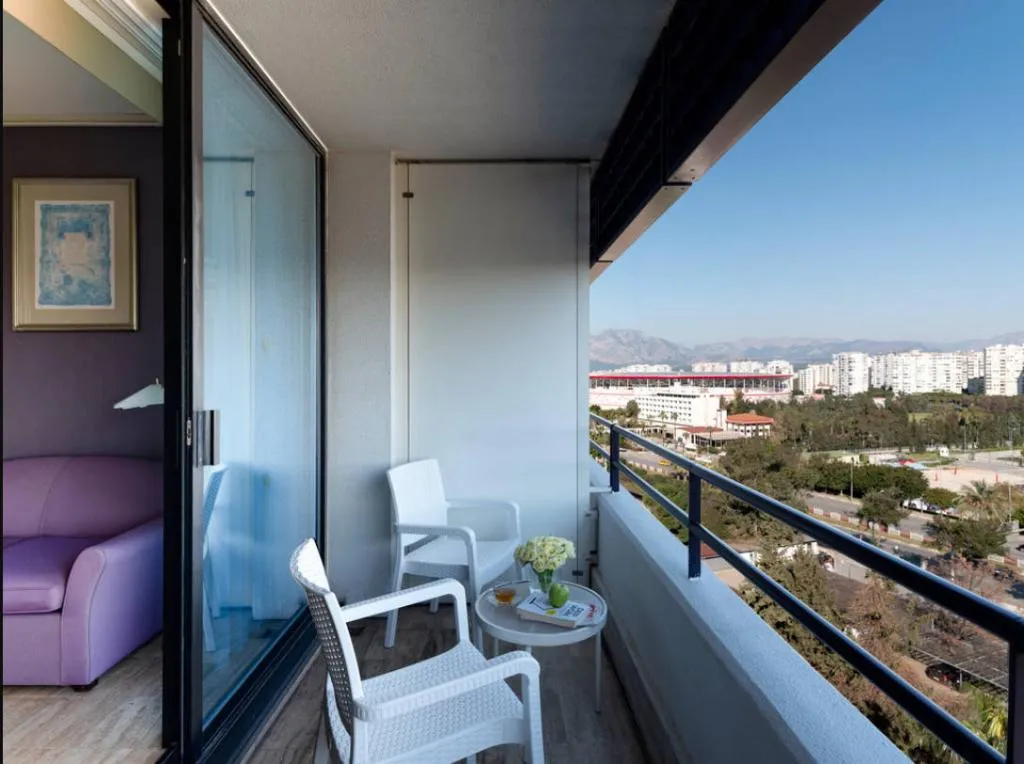 Double or Twin Accesible Deluxe  Room, Rixos Downtown Antalya L.O.L.ThemePark Free Access, Antalya
