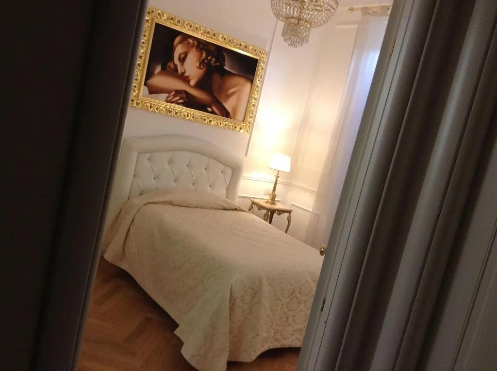 Room, King Plaza, Naples