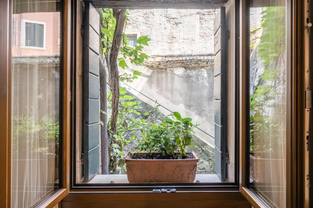 APARTMENT ONE BEDROOM TWO BATHROOMS Room, Palazzo Paruta, Venice