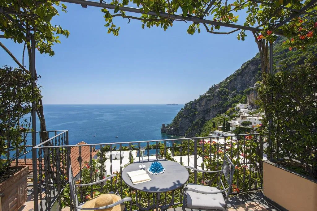 Room, Punta Regina, Naples