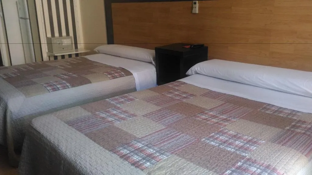 Room, Hostal Alaska, Madrid