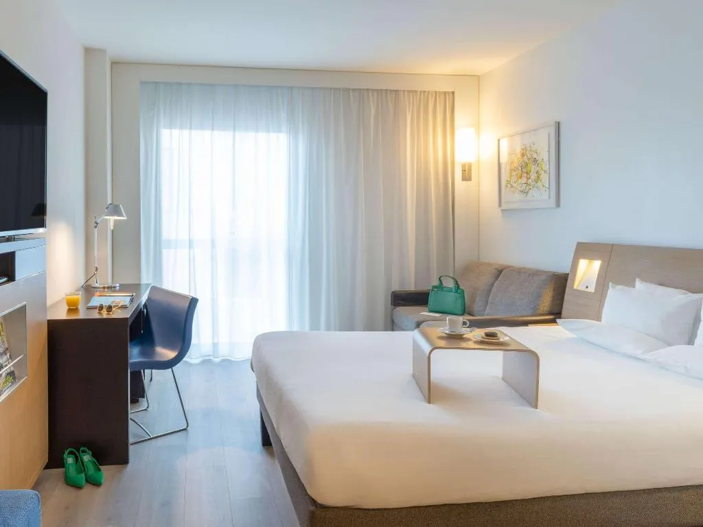 DOUBLE QUEEN SIZE BED Room, Novotel Barcelona City, Barcelona