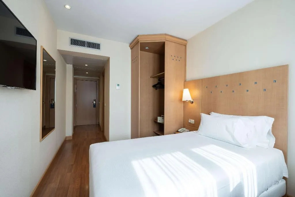 Room, Catalonia La Maquinista, Barcelona