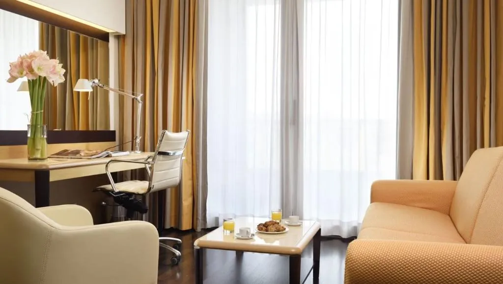 JUNIOR SUITE STANDARD Room, Unahotels Varese, Milan