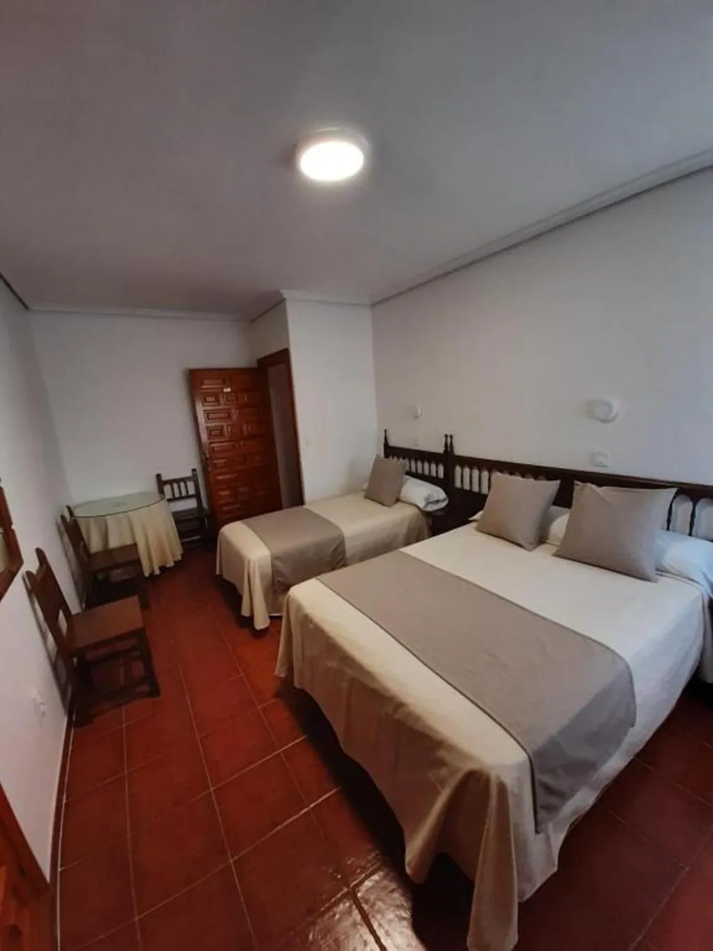 TRIPLE STANDARD Room, Hostal Bellas, Madrid