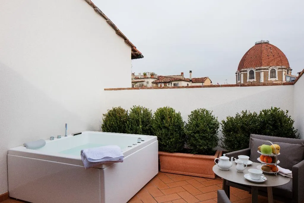SUITE DELUXE WITH JACUZZI Room, The Frame Hotel, Florence