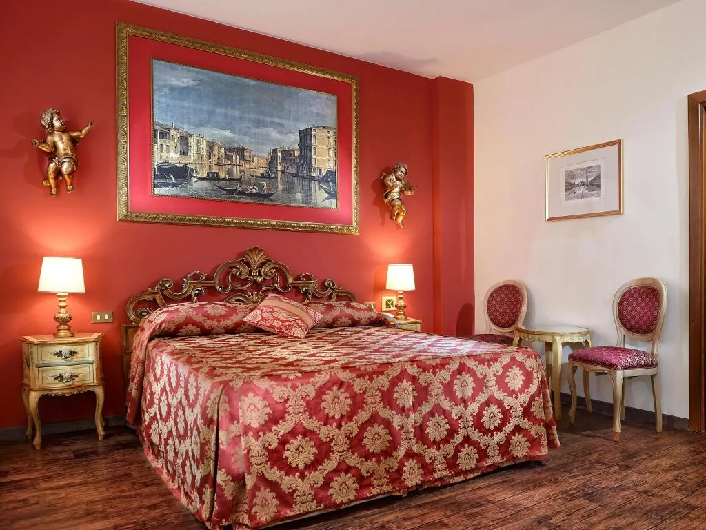 Double or Twin SUPERIOR Room, Amadeus, Venice