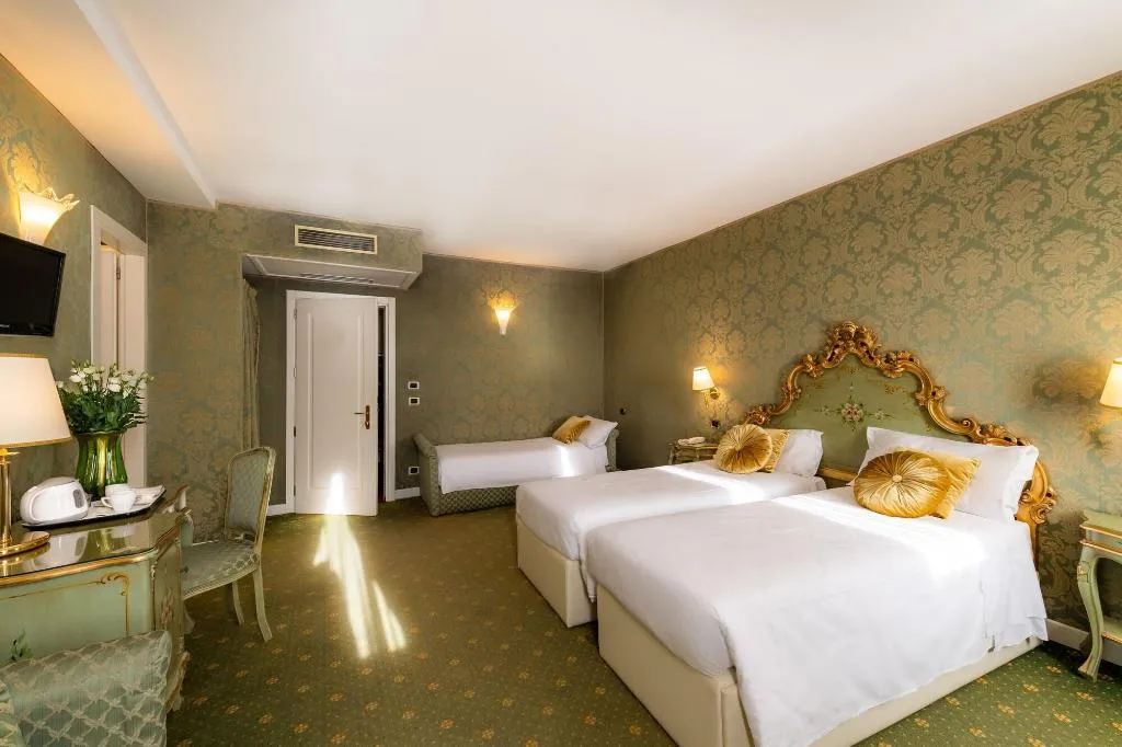 Room, A Tribute To Music, Venice