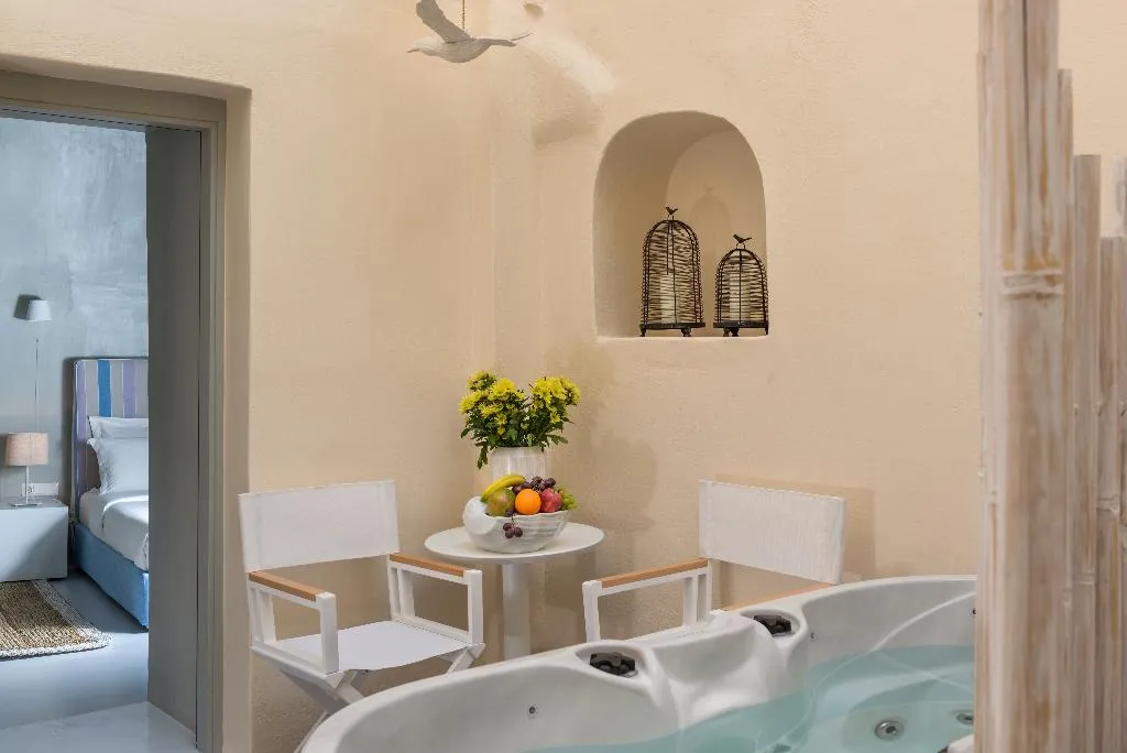 JUNIOR SUITE WITH JACUZZI Room, Mythical Blue Luxury Suites, Santorini