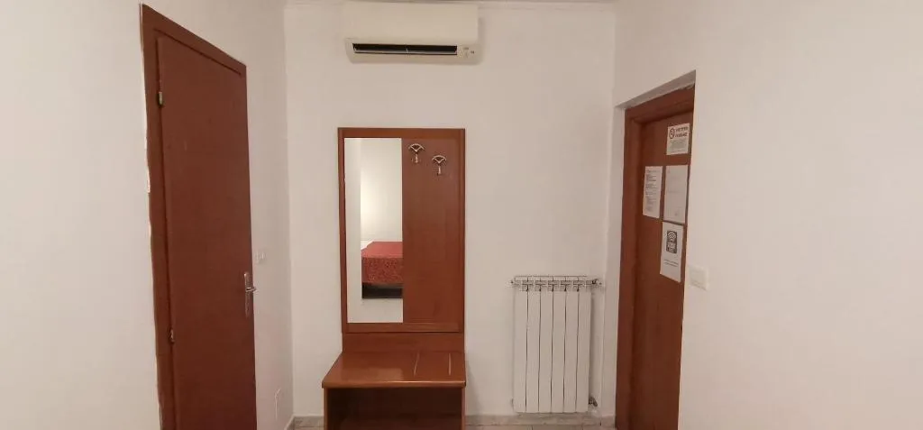 Room, Angelica, Naples