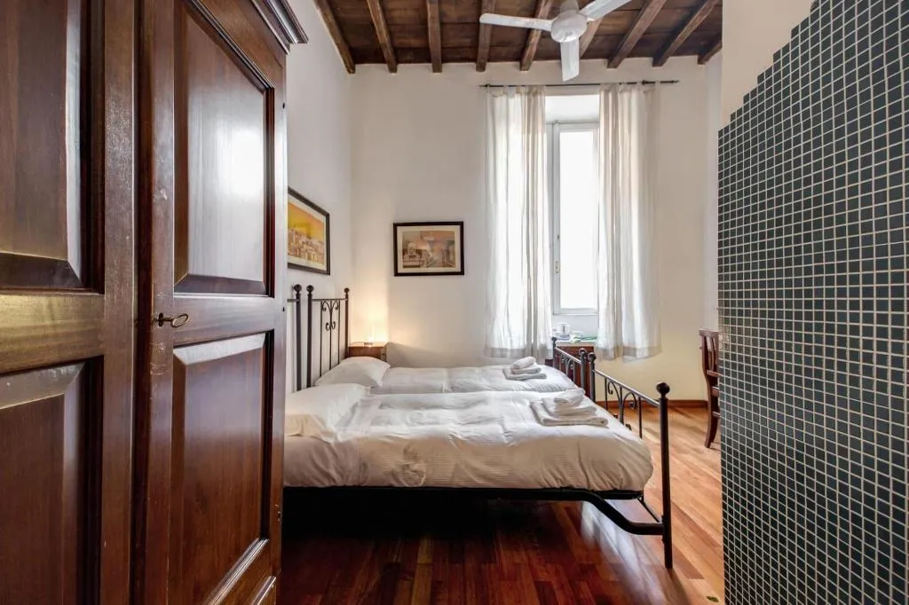 Room, Nova Domizia, Rome