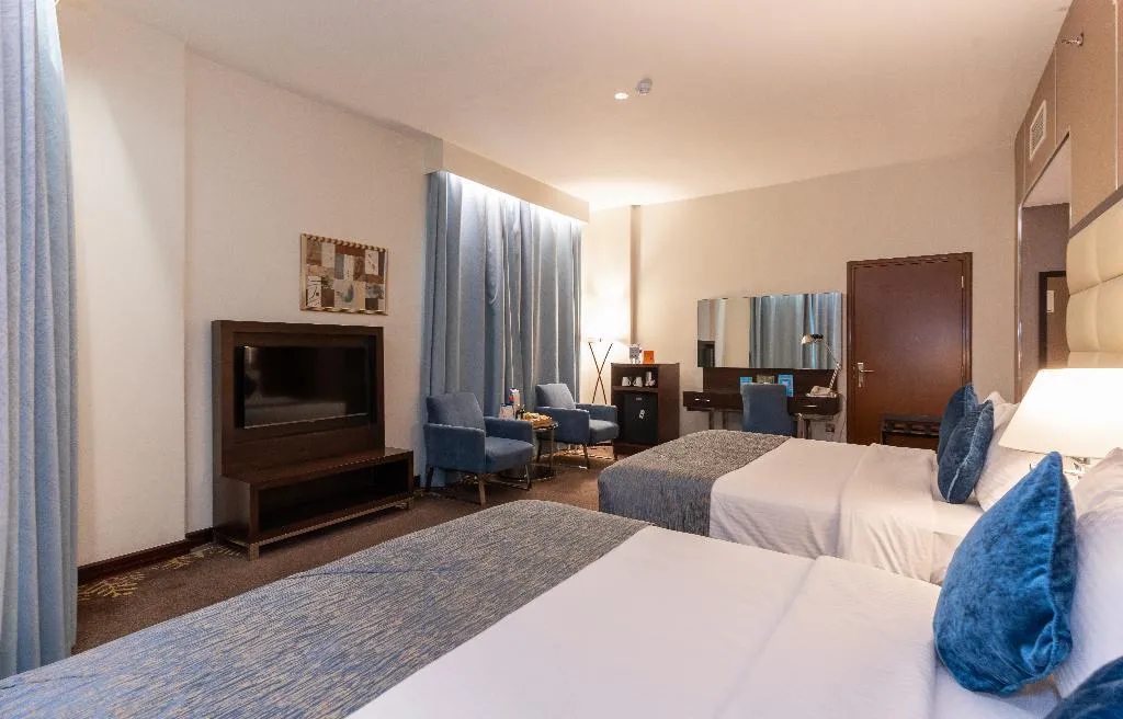 JUNIOR SUITE TWO QUEEN BEDS NON SMOKING Room, Howard Johnson Bur Dubai, Dubai