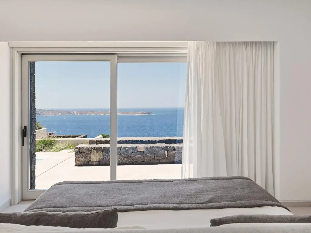 VILLA WITH PRIVATE POOL Room, Canaves  Epitome, Santorini