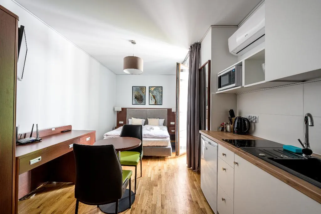 DOUBLE DELUXE WITH BALCONY Room, On/set Aparthotel, Krakow