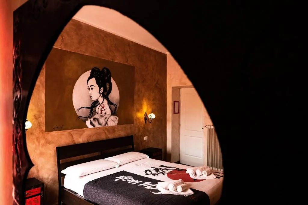 Room, Romantic Dreams, Naples