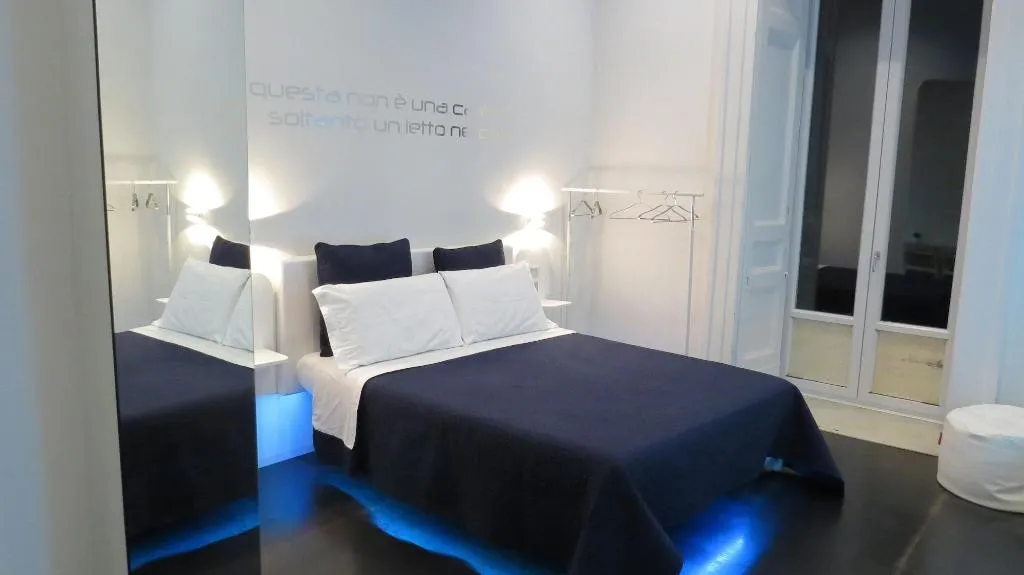 Room, Skyhouse Chiatamone, Naples
