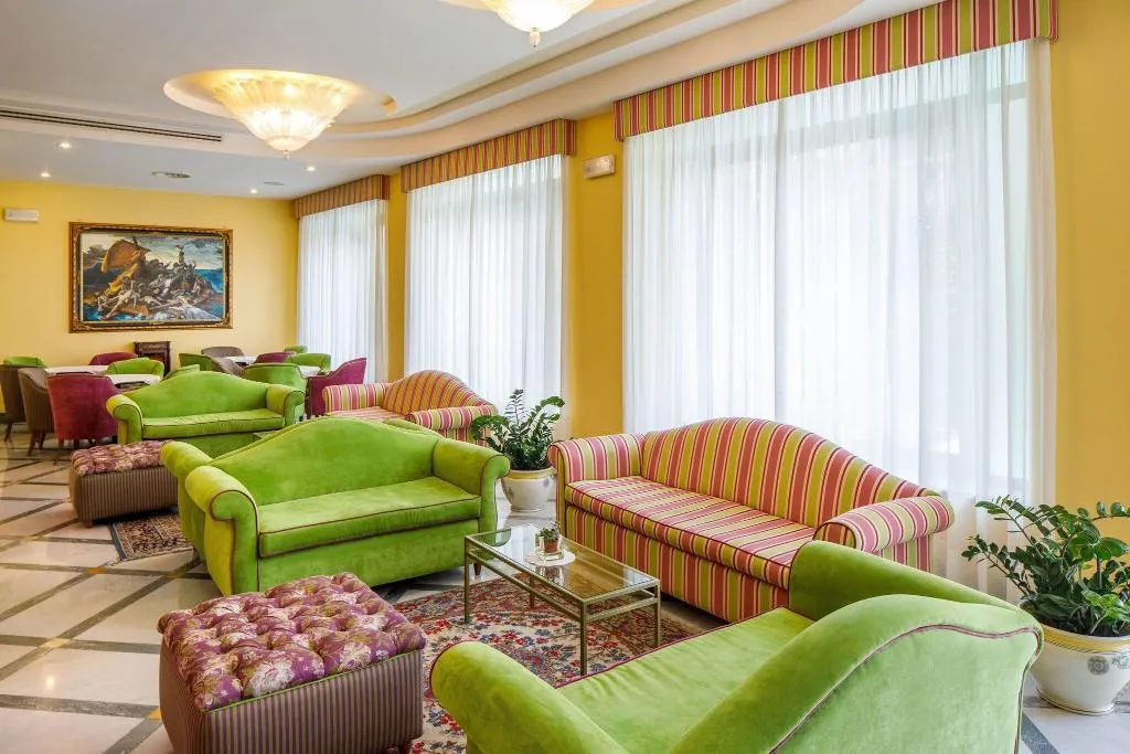 Lobby, Zi' Teresa, Naples