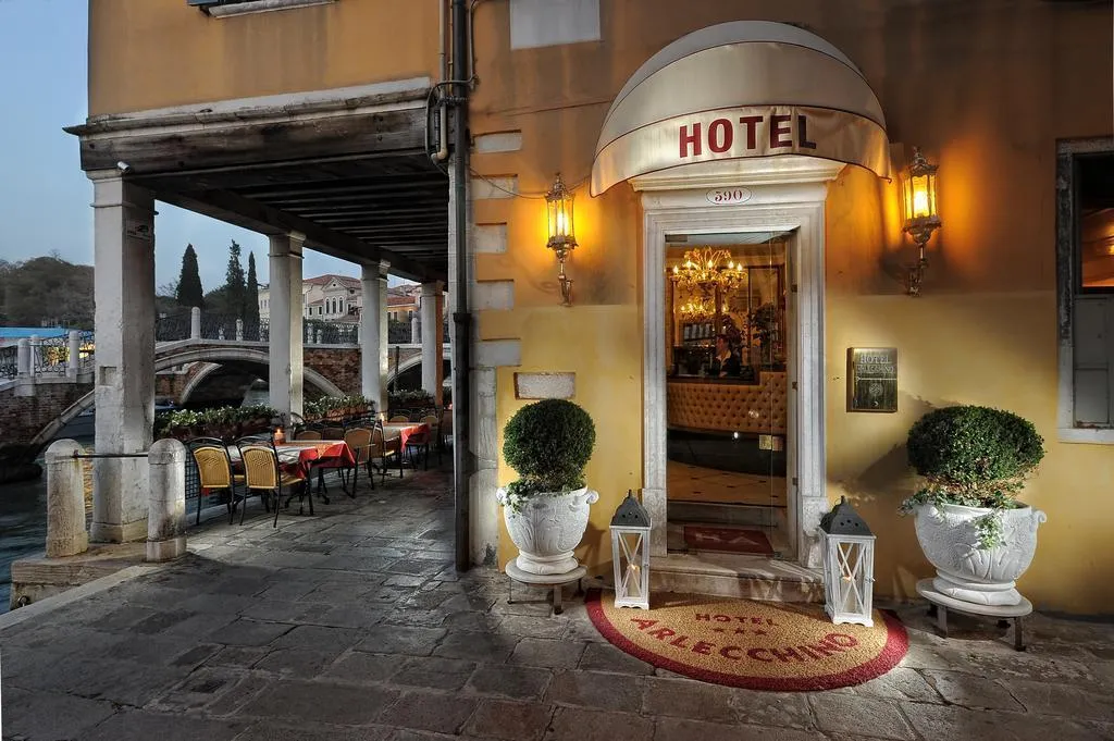 General view, Arlecchino, Venice