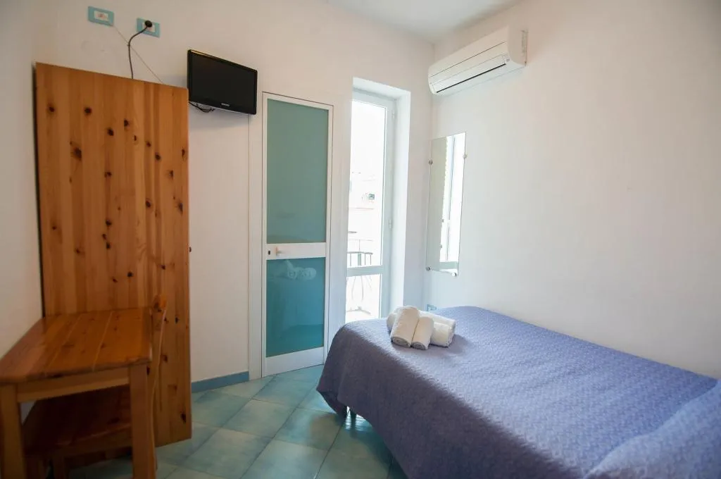 Room, Albergo Macrì, Naples
