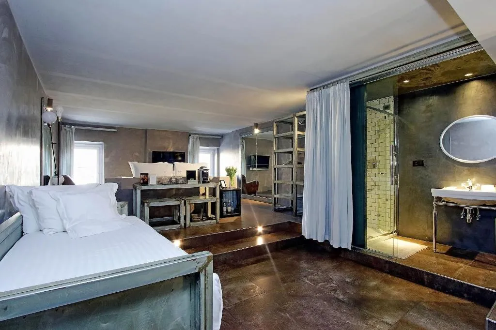 Room, Mama's Home Rome, Rome