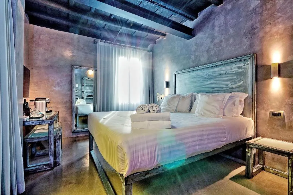 Room, Mama's Home Rome, Rome