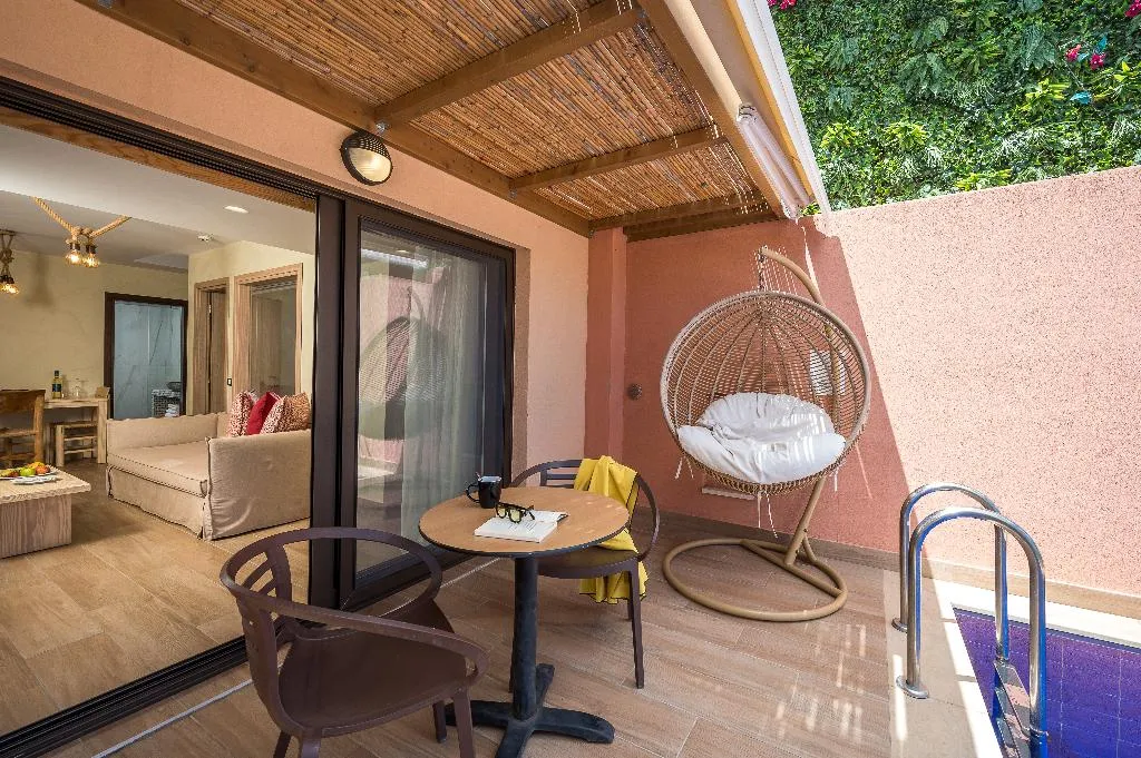 SUITE SEA VIEW WITH PRIVATE POOL Room, Esperides Resort Crete, Crete