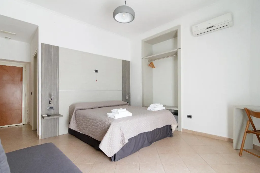 Room, San Marco, Naples