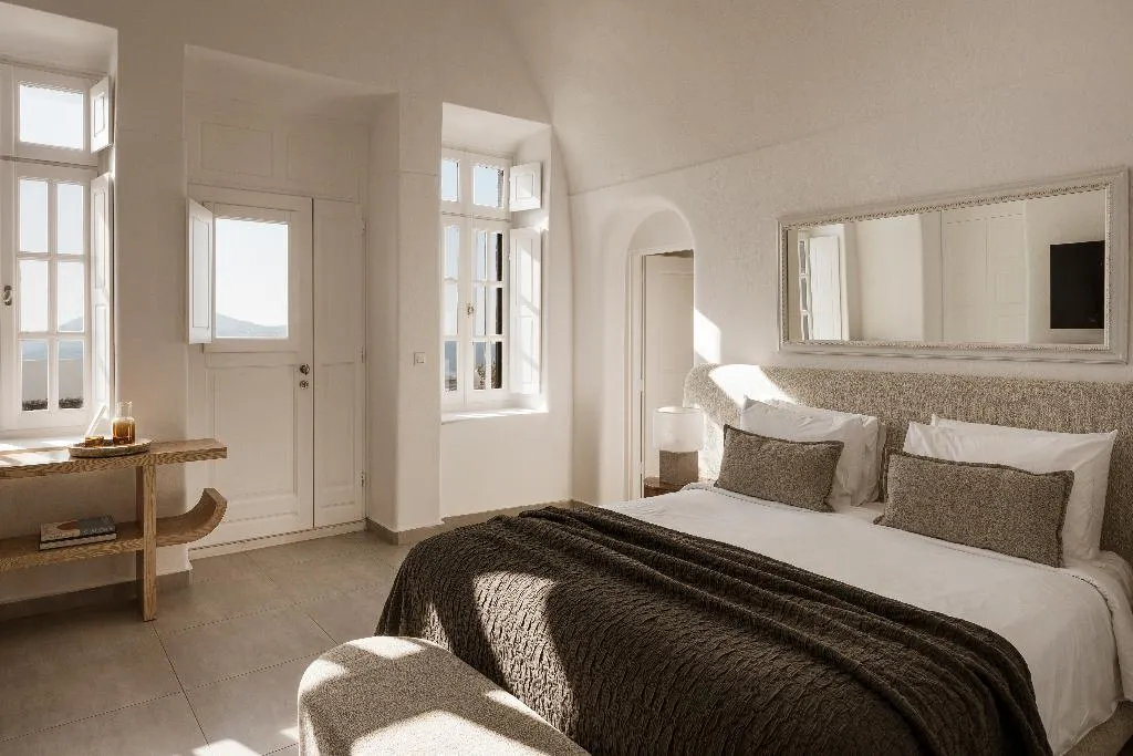 SUITE WITH PRIVATE POOL Room, Aqua Luxury Suites, Santorini