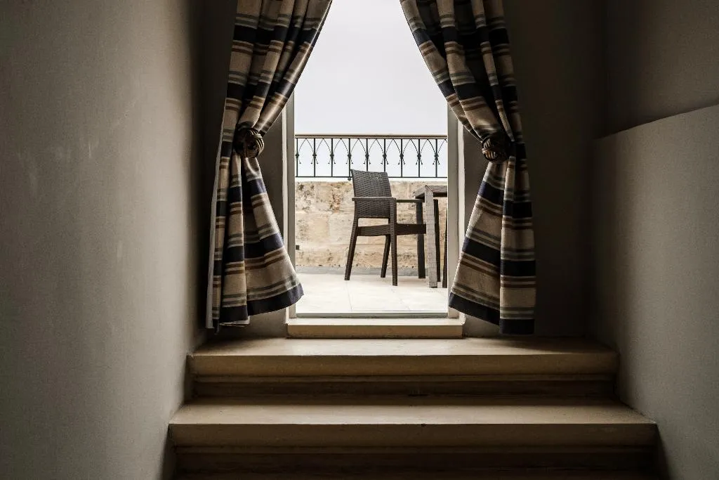 SINGLE DELUXE WITH JACUZZI Room, The Xara Palace Relais and Chateaux, Malta