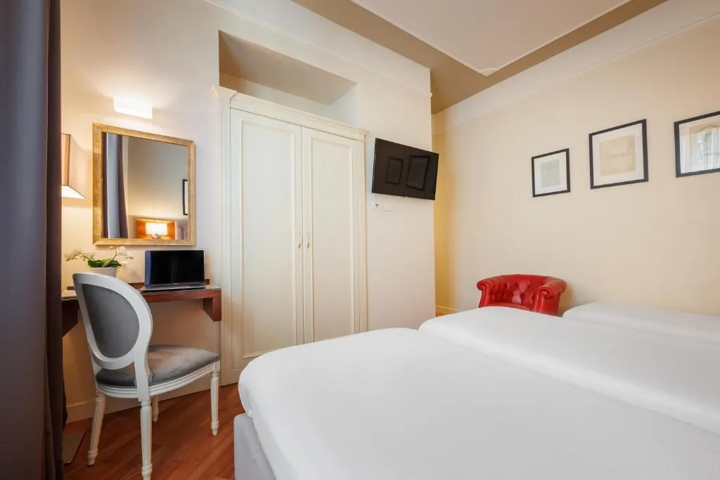 TRIPLE STANDARD Room, Embassy, Florence