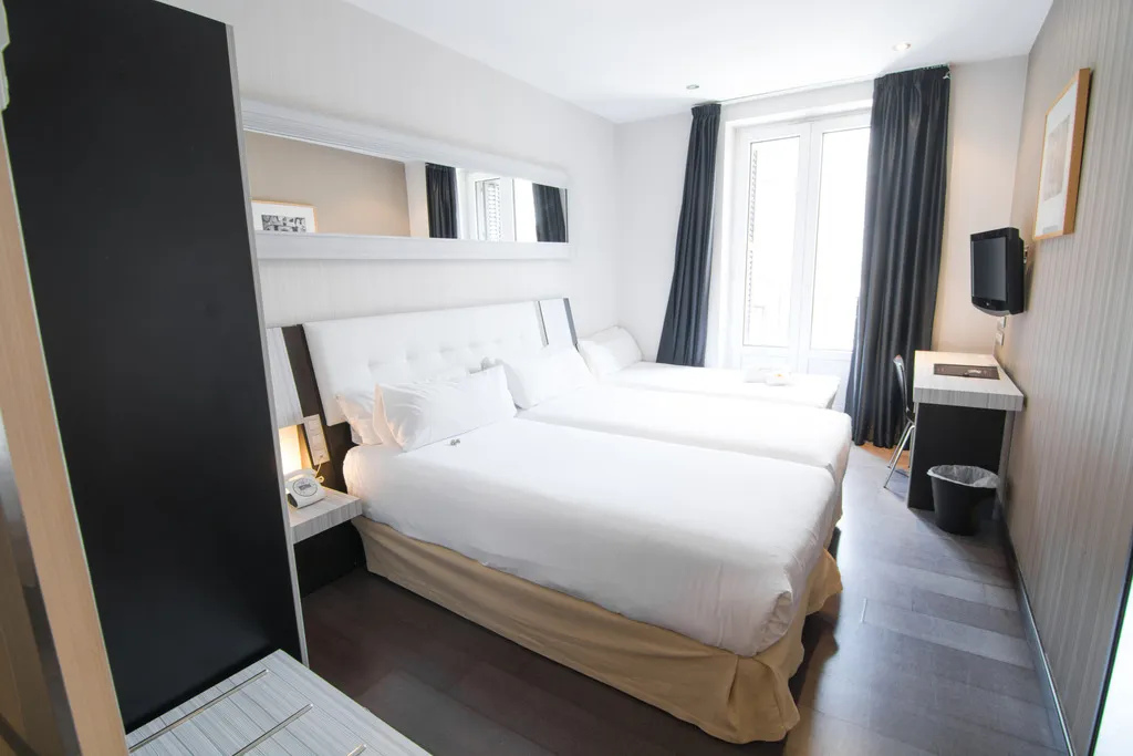 TRIPLE STANDARD Room, Petit Palace Arenal, Madrid