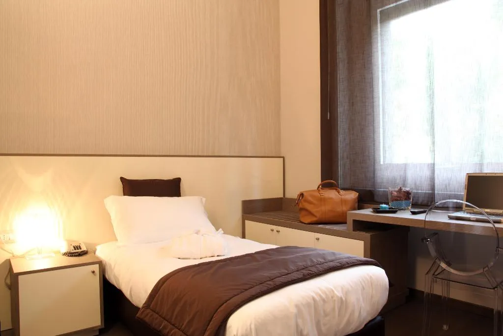 SINGLE CLASSIC Room, Hotel Tiziano - Gruppo MiniHotel, Milan