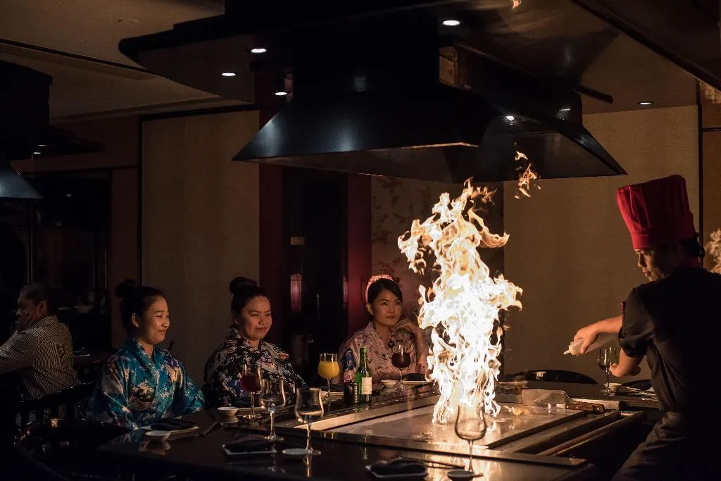 Restaurant, Millennium Plaza Downtown Suites exCrowne Plaza Ap, Dubai