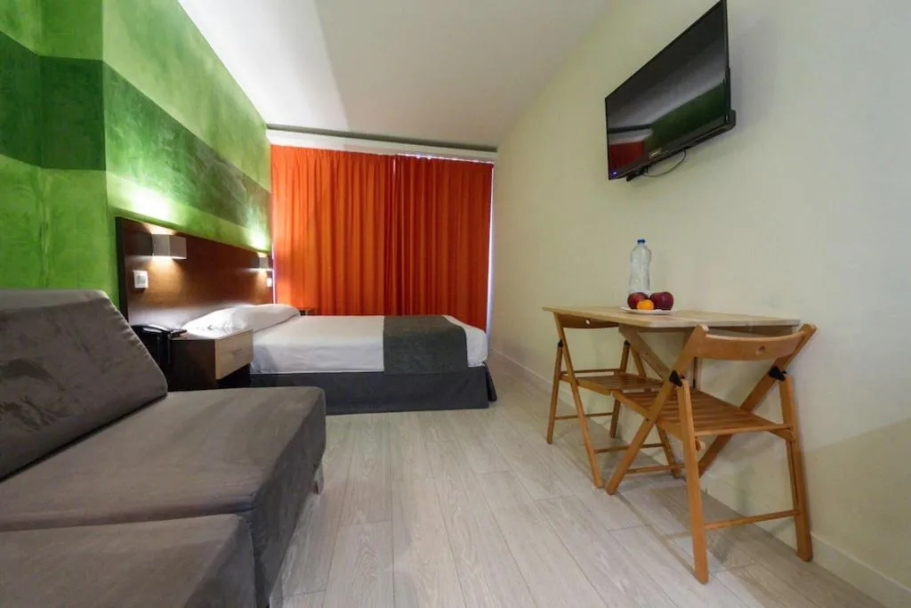 TRIPLE TWO BEDS Room, Apartamentos Recoletos, Madrid