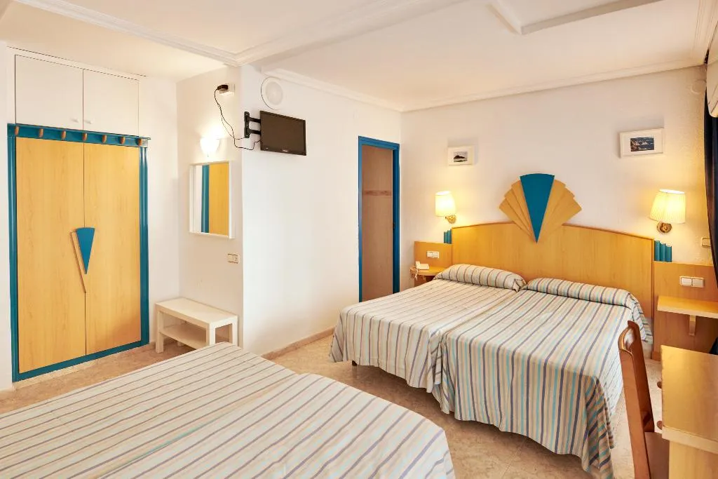 QUADRUPLE STANDARD Room, Checkin Blanes, Costa Brava