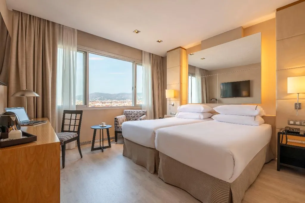 FAMILY ROOM WITH VIEWS Room, Hesperia Presidente, Barcelona