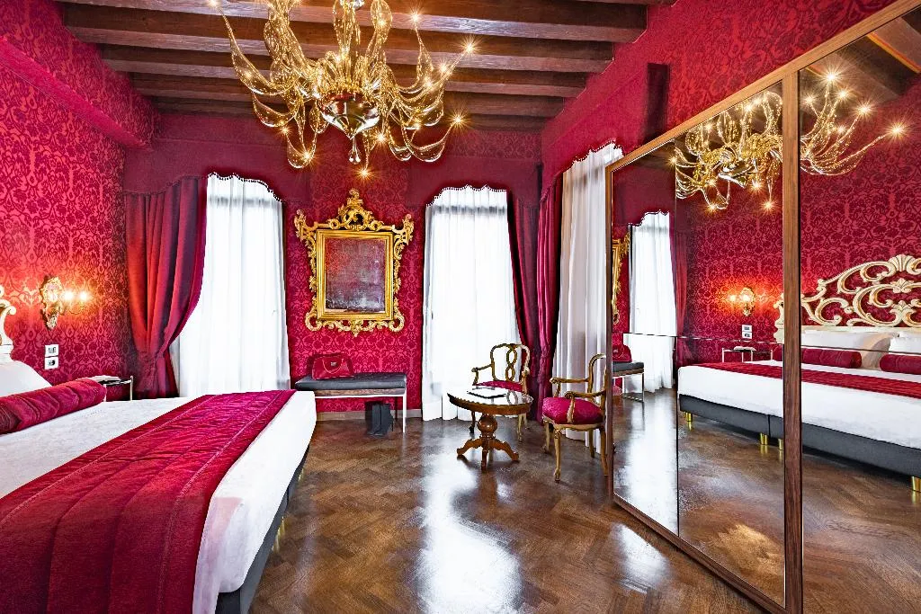 JUNIOR SUITE CANAL VIEW Room, Palazzo San Lorenzo, Venice