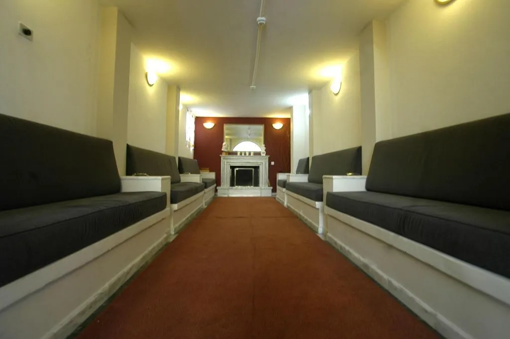 Lobby, Ilis, Kalamata