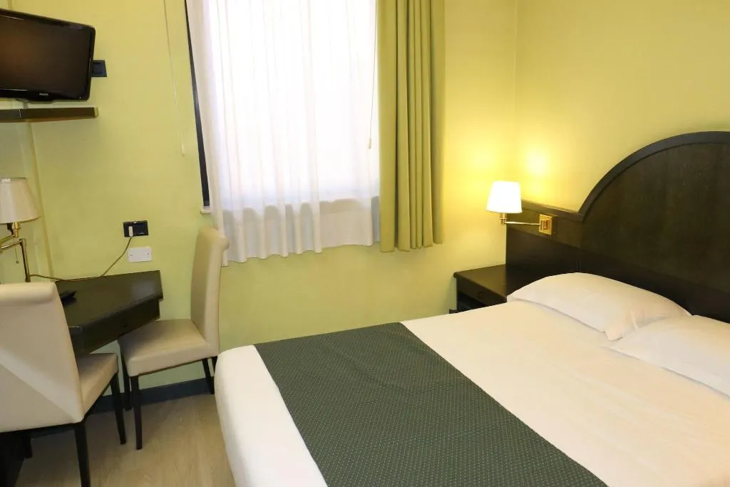 TRIPLE TWO BEDS Room, Hotel Domenichino, Milan
