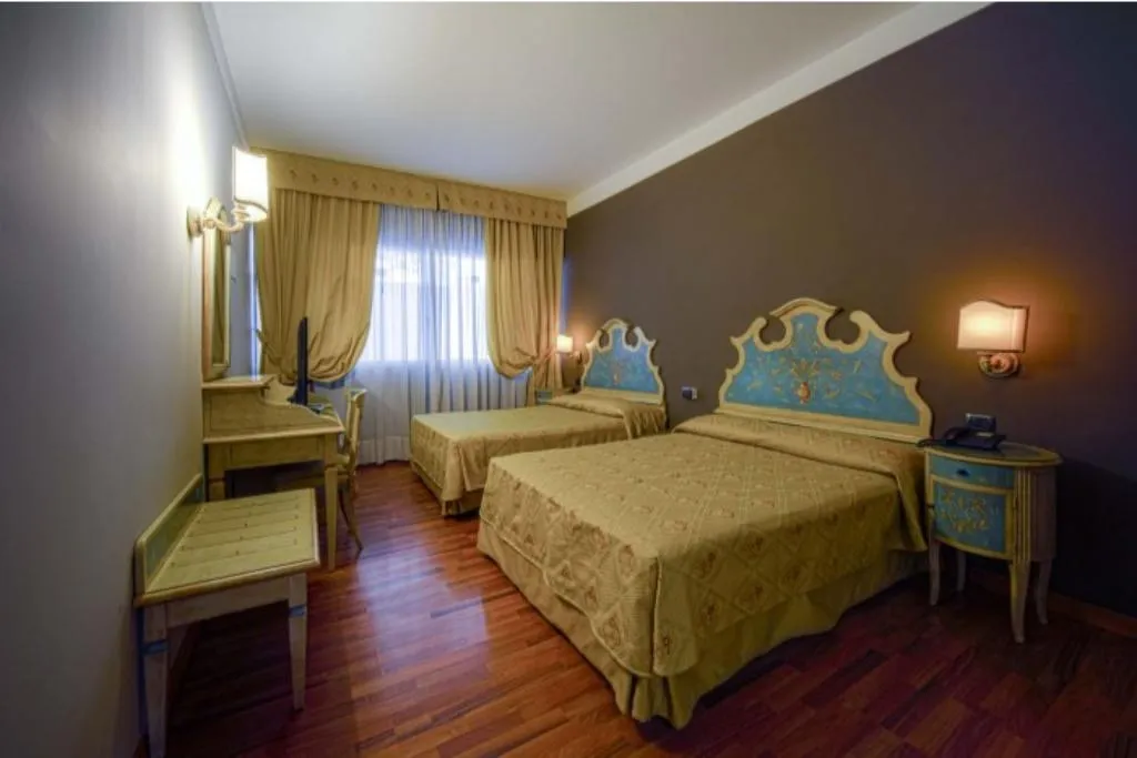 QUADRUPLE STANDARD Room, Aaron, Venice