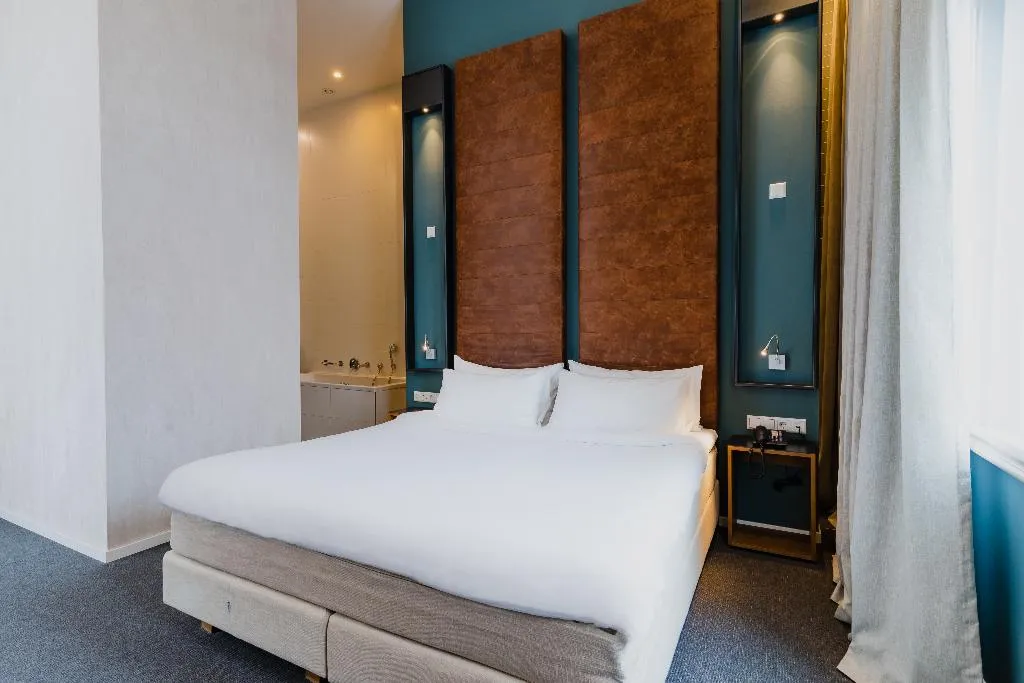JUNIOR SUITE STANDARD Room, Hotel De Hallen, Amsterdam