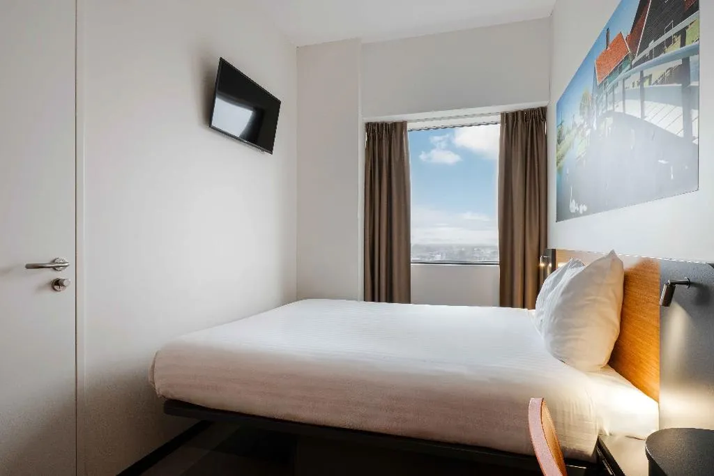 DOUBLE BASIC Room, easyHotel Amsterdam Zaandam, Amsterdam