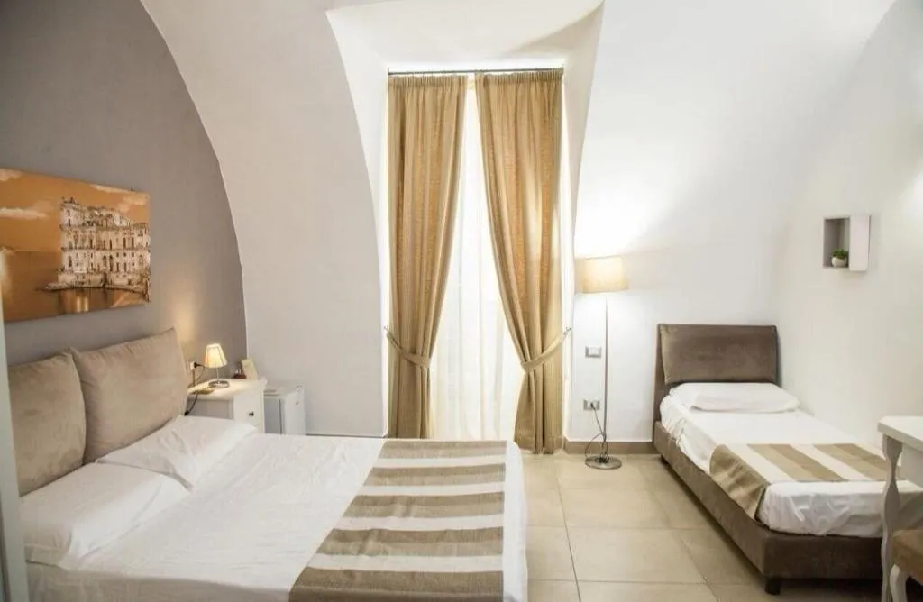 Room, Chiaia Suites, Naples