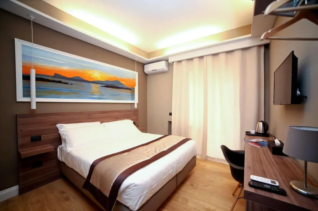 Room, 7Th Floor Suite, Naples