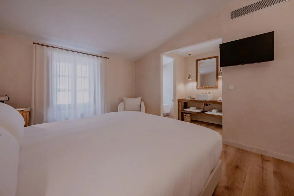 DOUBLE BASIC Room, Palau Macelli, Costa Brava