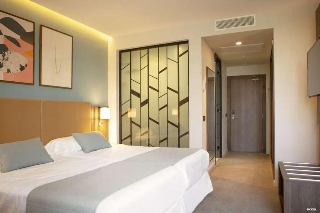 Room, Hotel Riu Plaza España, Madrid