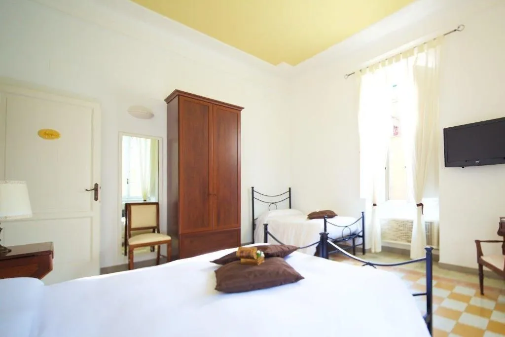 Room, Il Tempio Di Morfeo, Rome