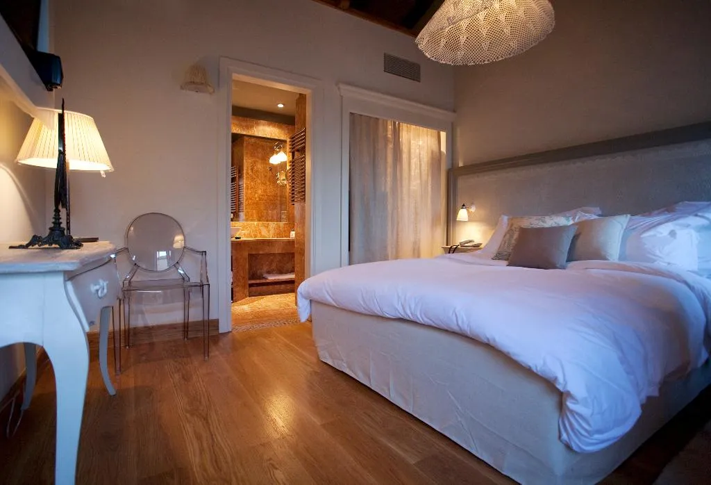 Room, Kinsterna Hotel, Kalamata