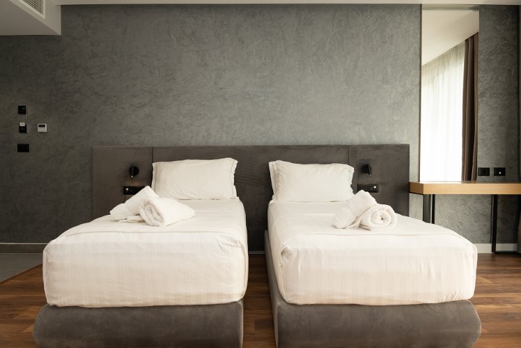 Bounty Hotel, Kavaje